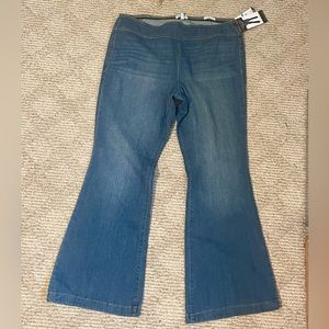 NWT- Sofia 16 short Melissa flare